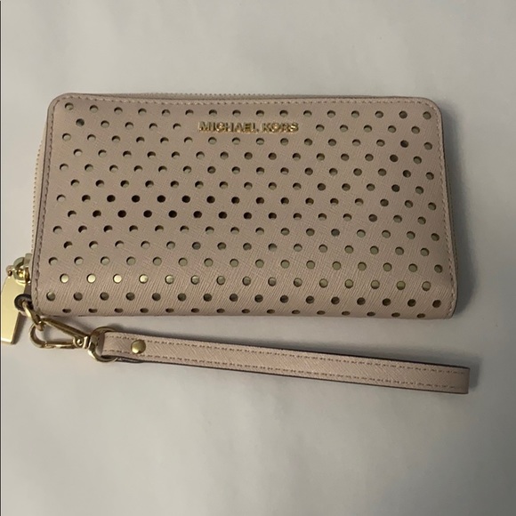 Michael Kors Handbags - Michael Kors large phone case wristlet wallet pink
